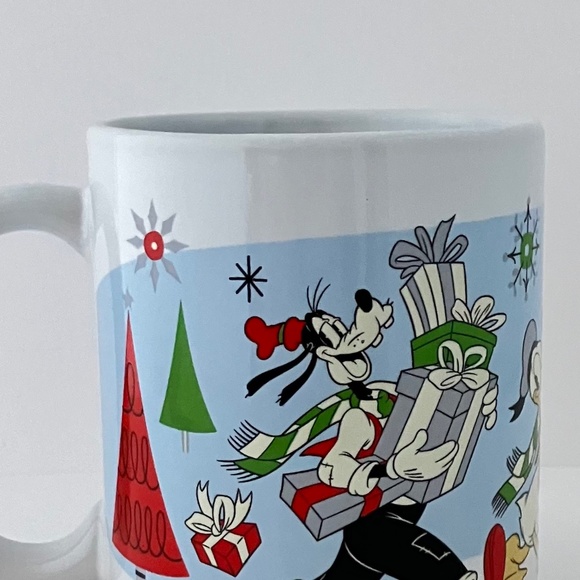 2020 Disney Mickey & Friends Christmas Mug By Frankford Candy - Picture 11 of 13